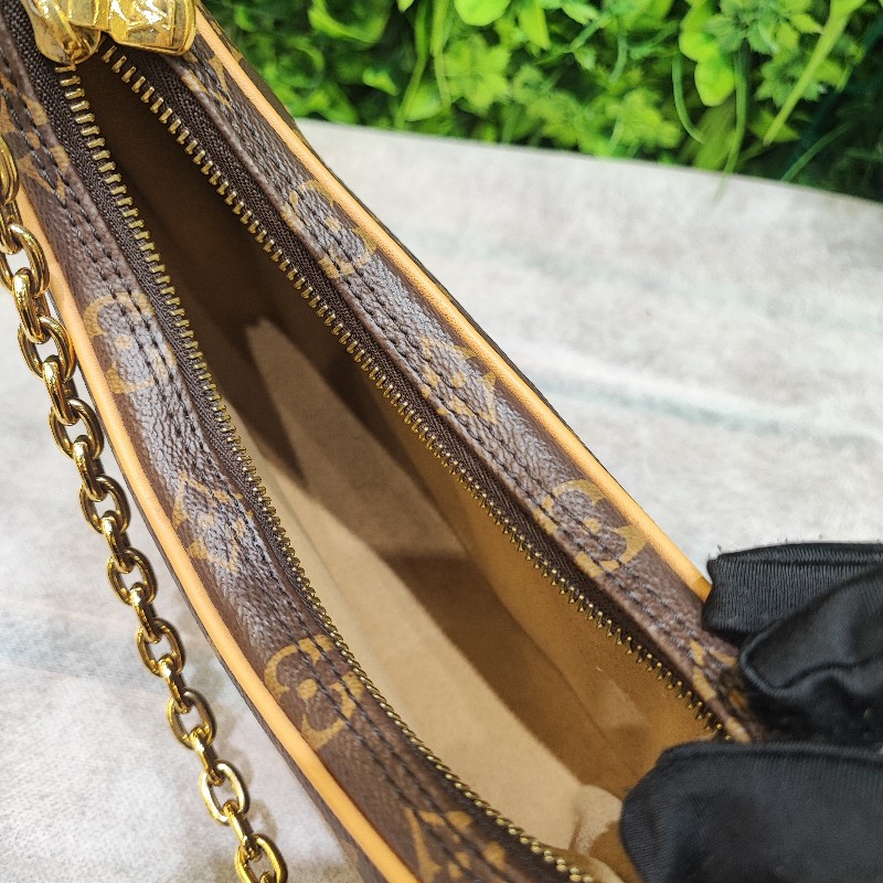 Louis Vuitton Loop-10