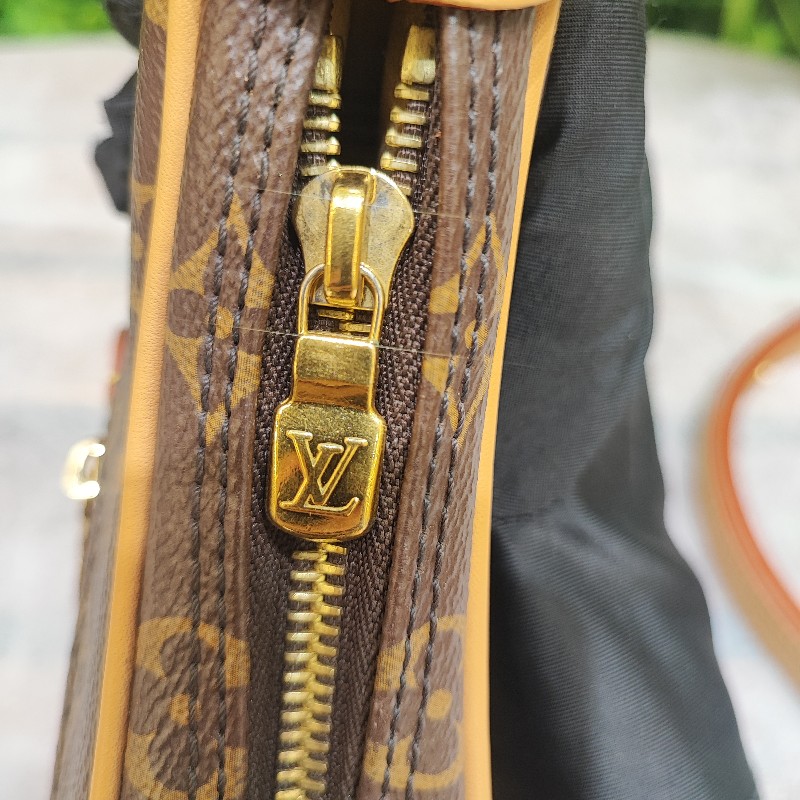 Louis Vuitton Loop-14