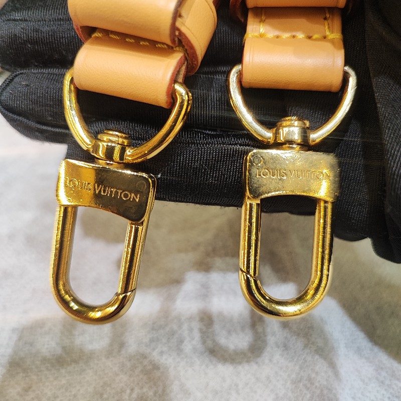 Louis Vuitton Loop-15