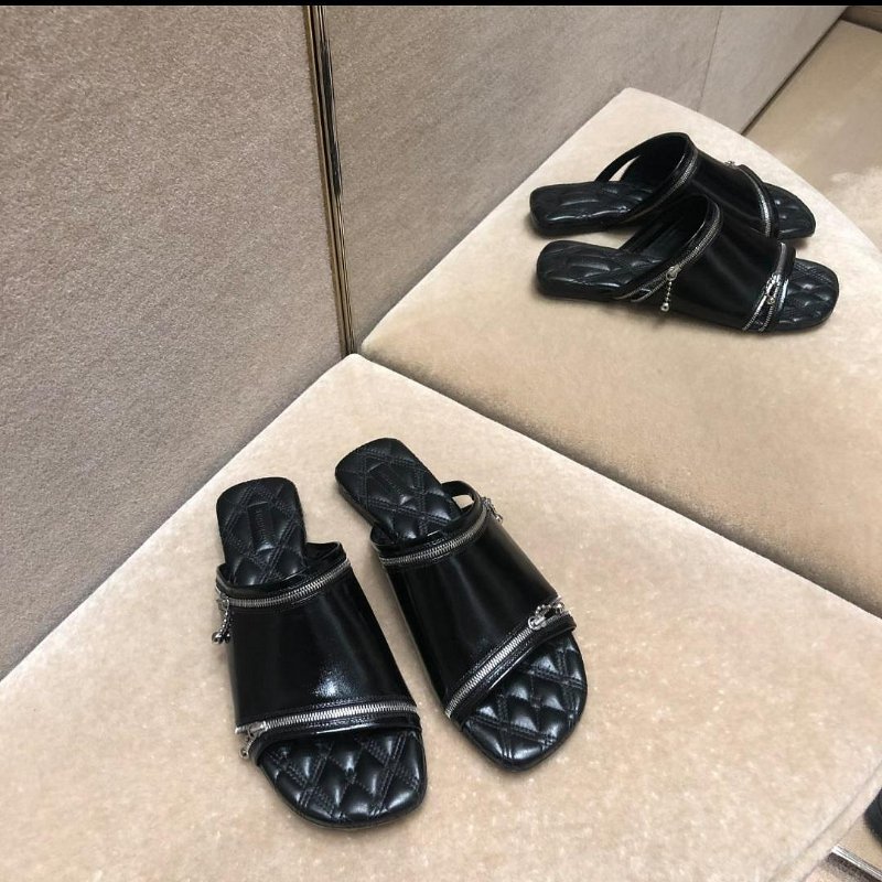 💎Han's house精品服飾💎burberry 小牛皮 拖鞋  現貨 24-7