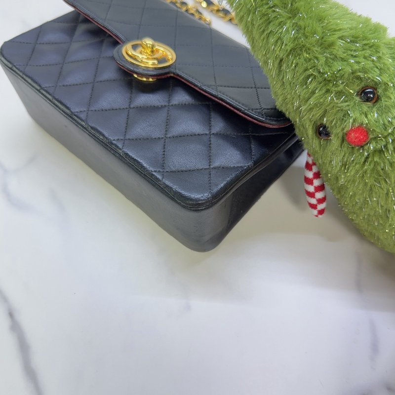 CHANEL vintage迷你圓扣菱格方胖鏈帶包-8