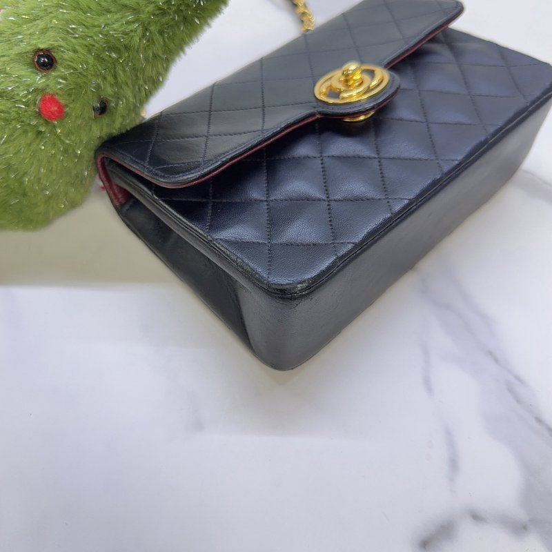 CHANEL vintage迷你圓扣菱格方胖鏈帶包-9