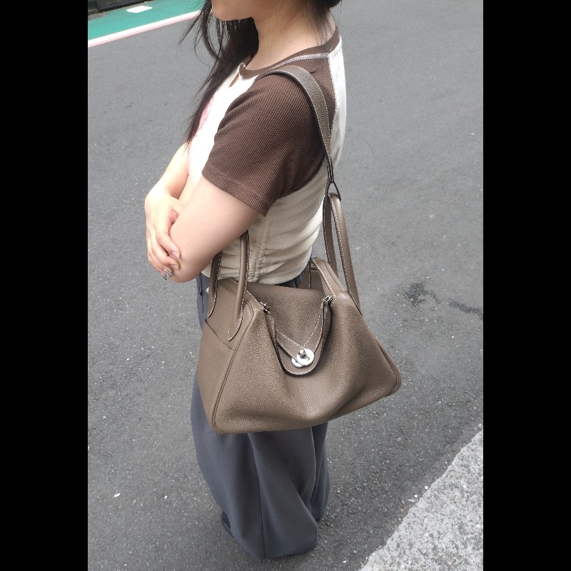Hermes 銀釦象灰皮革Lindy 30-1