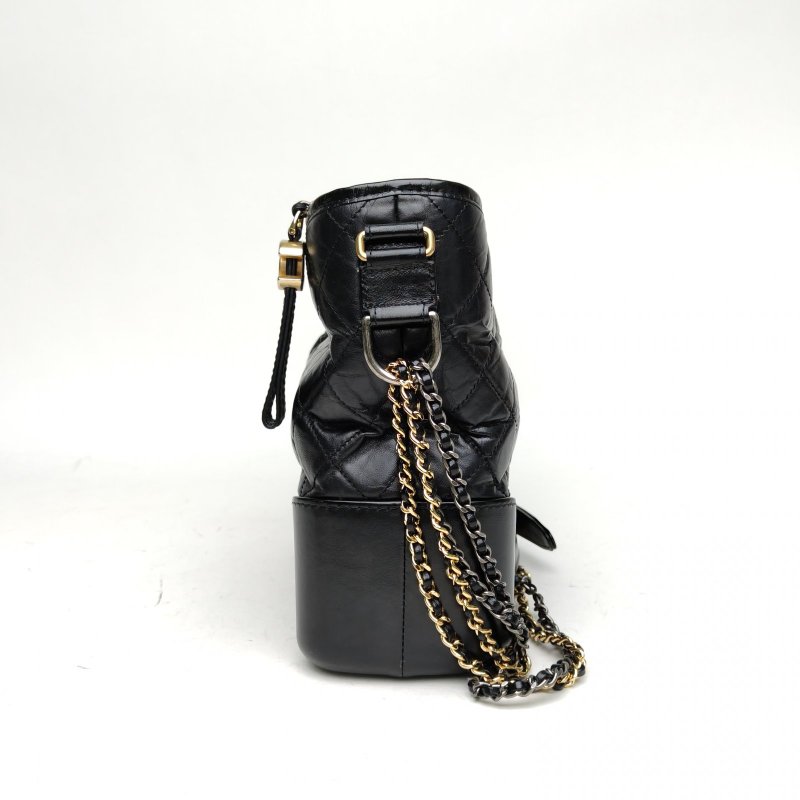 CHANEL GABRIELLE流浪中號黑色牛皮26開金銀扣肩背包-1