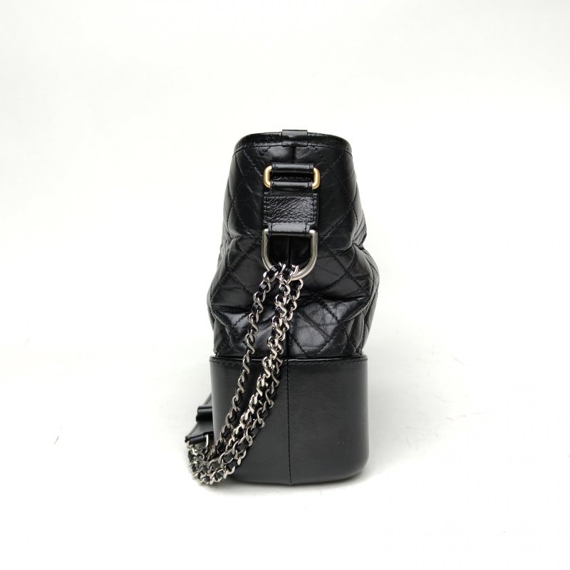 CHANEL GABRIELLE流浪中號黑色牛皮26開金銀扣肩背包-3