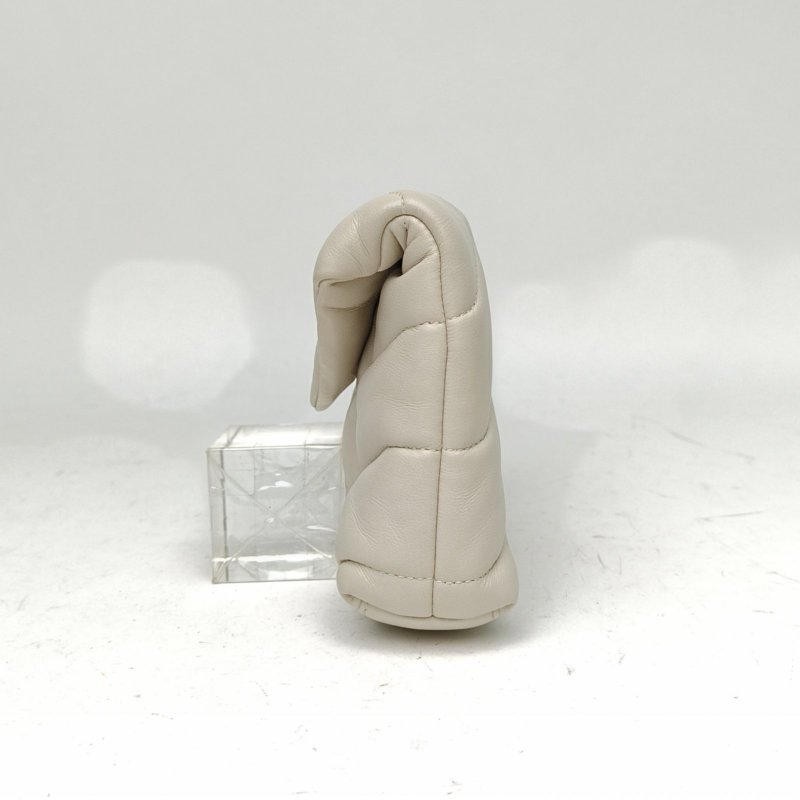 SAINT LAURENT 白色羊皮手拿包泡芙肩背包-1