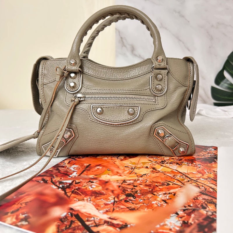 Balenciaga 迷你羊皮銀扣機車包-5