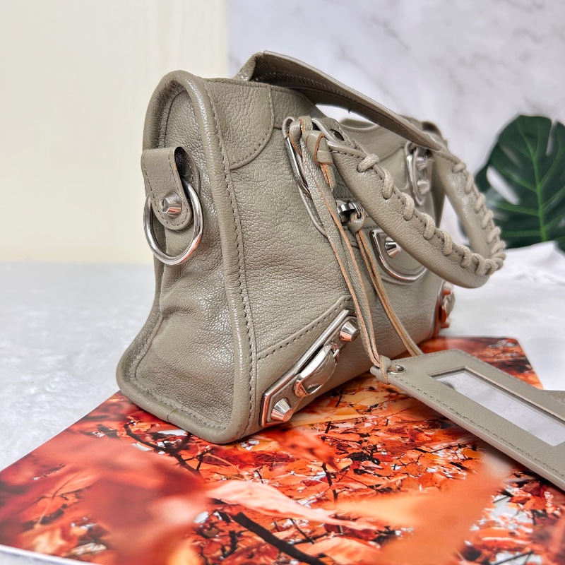 Balenciaga 迷你羊皮銀扣機車包-6