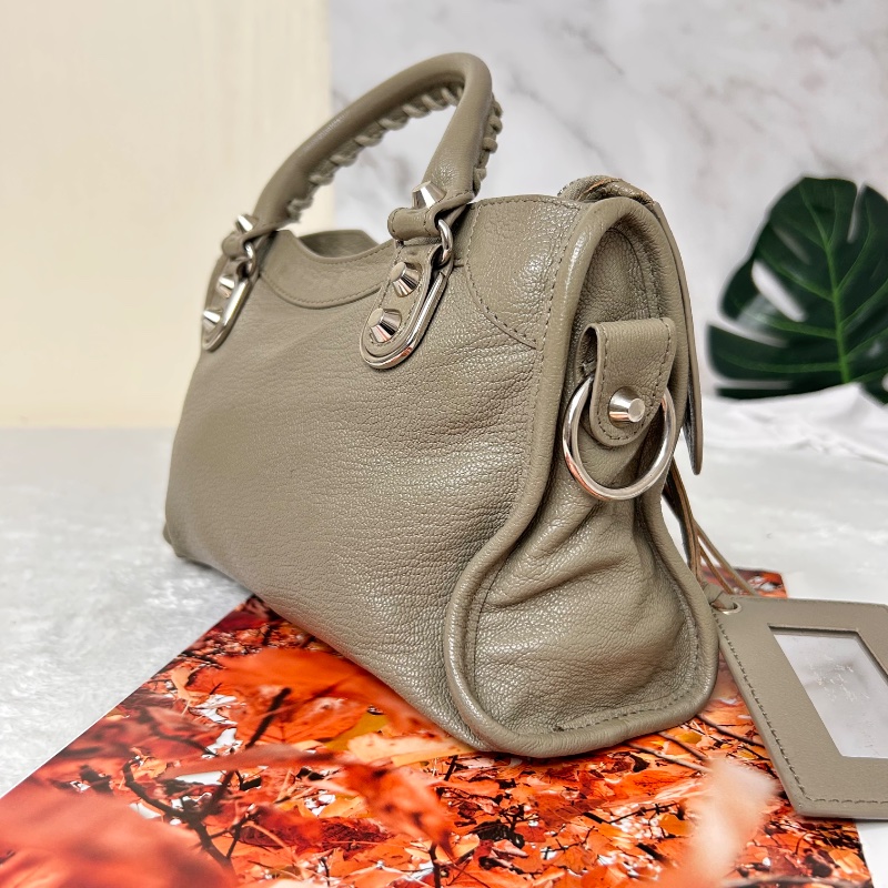Balenciaga 迷你羊皮銀扣機車包-7