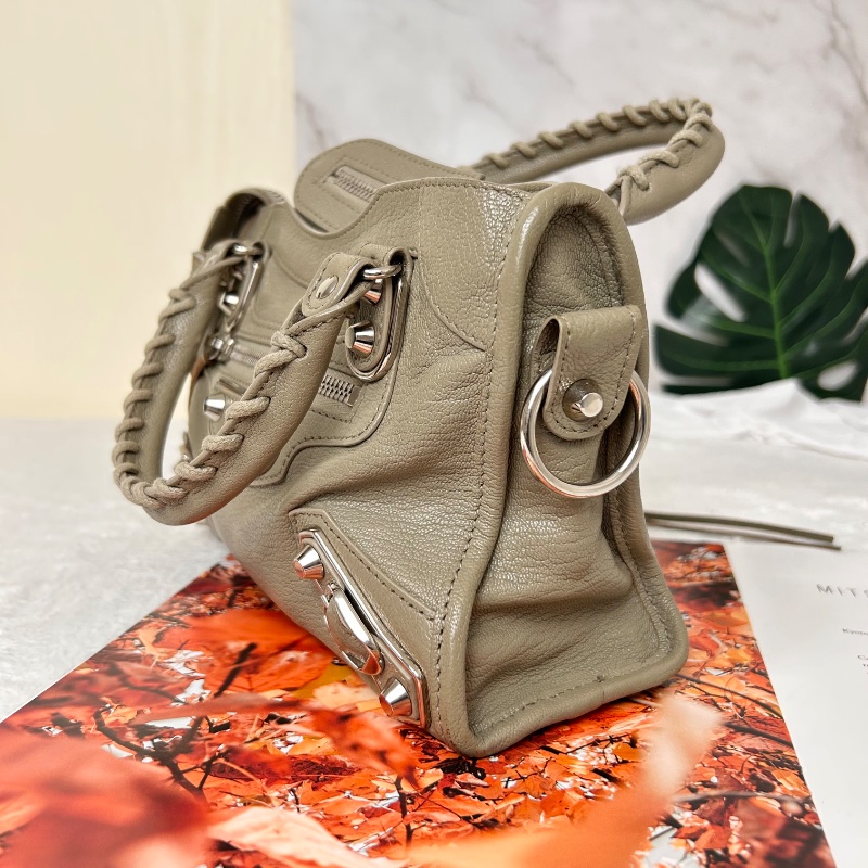 Balenciaga 迷你羊皮銀扣機車包-10