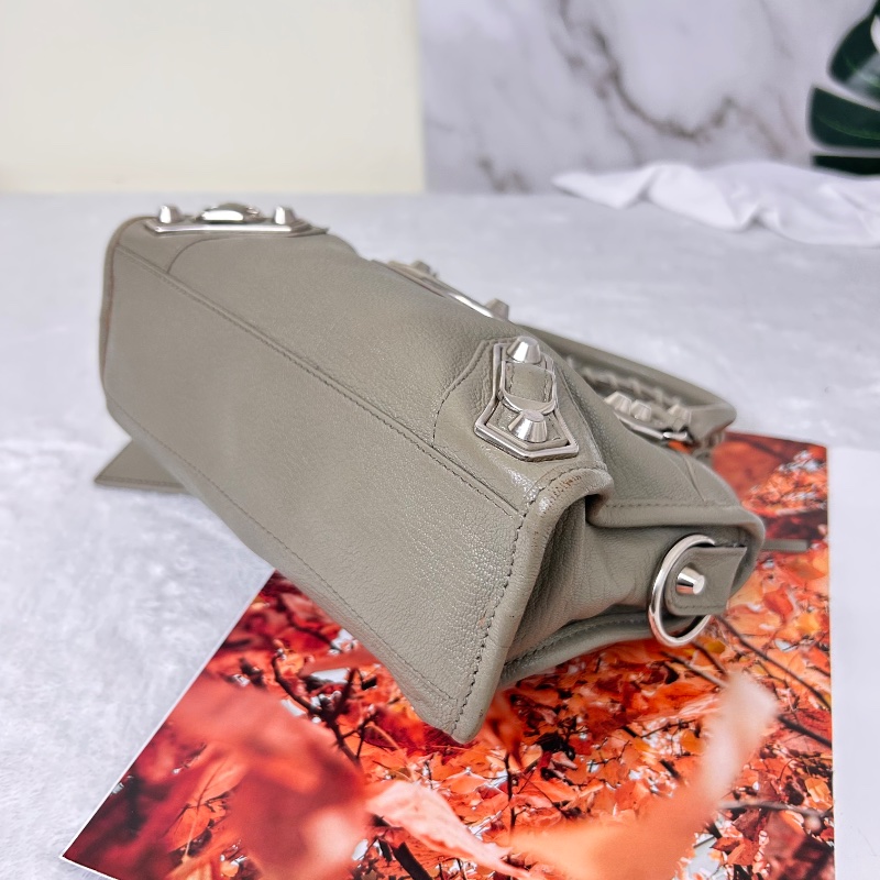 Balenciaga 迷你羊皮銀扣機車包-13