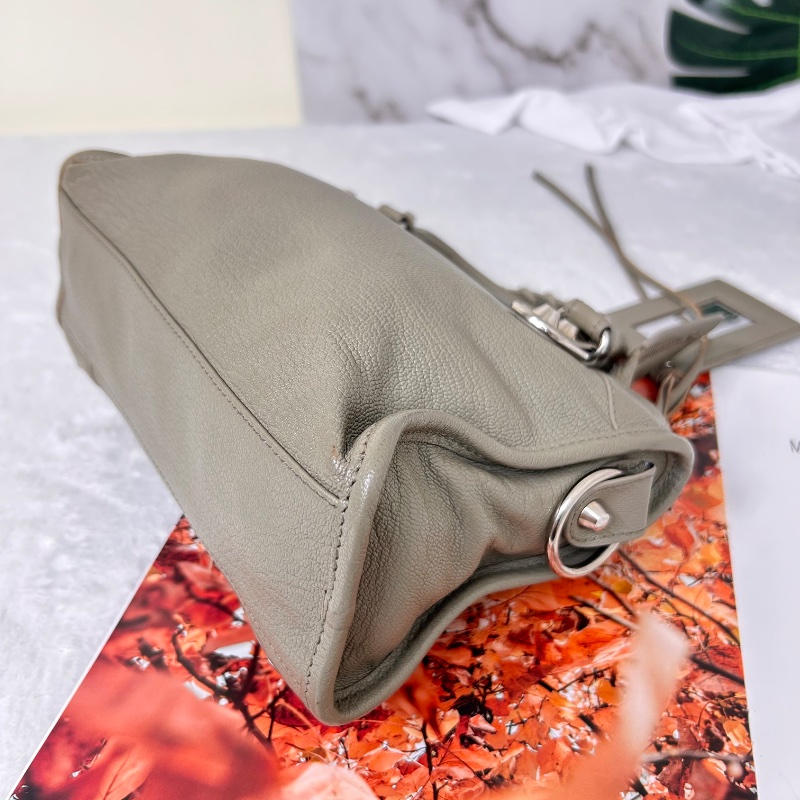 Balenciaga 迷你羊皮銀扣機車包-15