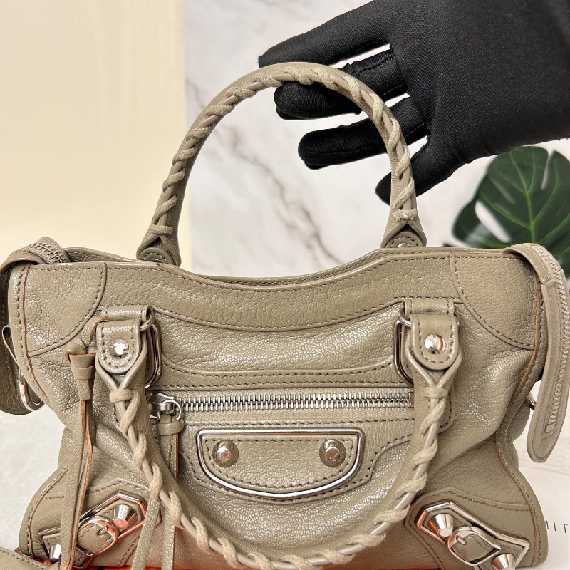Balenciaga 迷你羊皮銀扣機車包-17