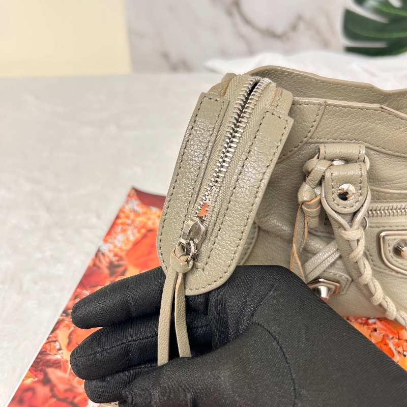 Balenciaga 迷你羊皮銀扣機車包-23