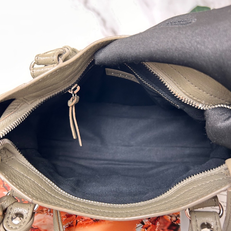 Balenciaga 迷你羊皮銀扣機車包-24