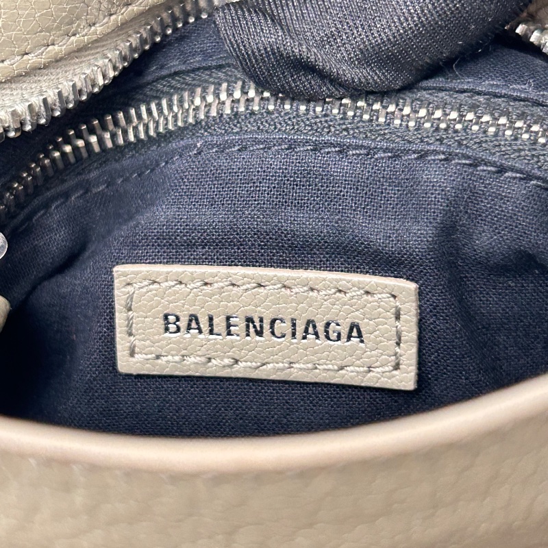 Balenciaga 迷你羊皮銀扣機車包-25