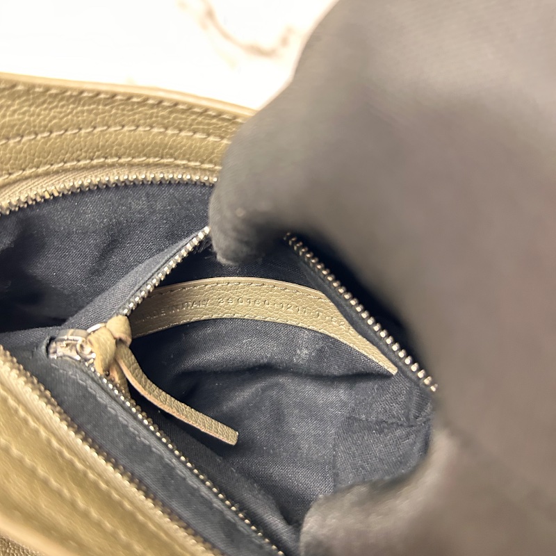 Balenciaga 迷你羊皮銀扣機車包-26