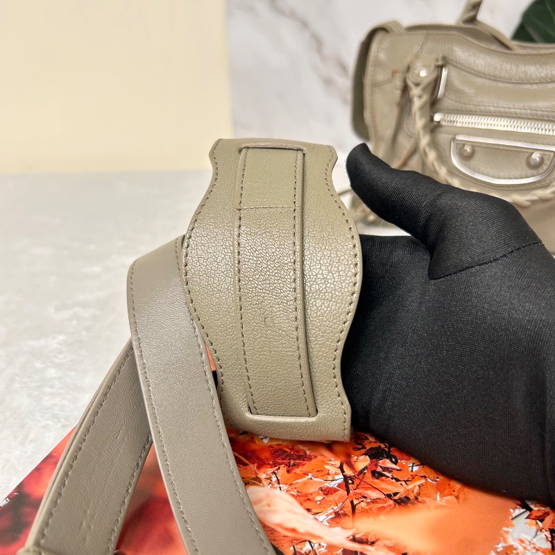 Balenciaga 迷你羊皮銀扣機車包-29