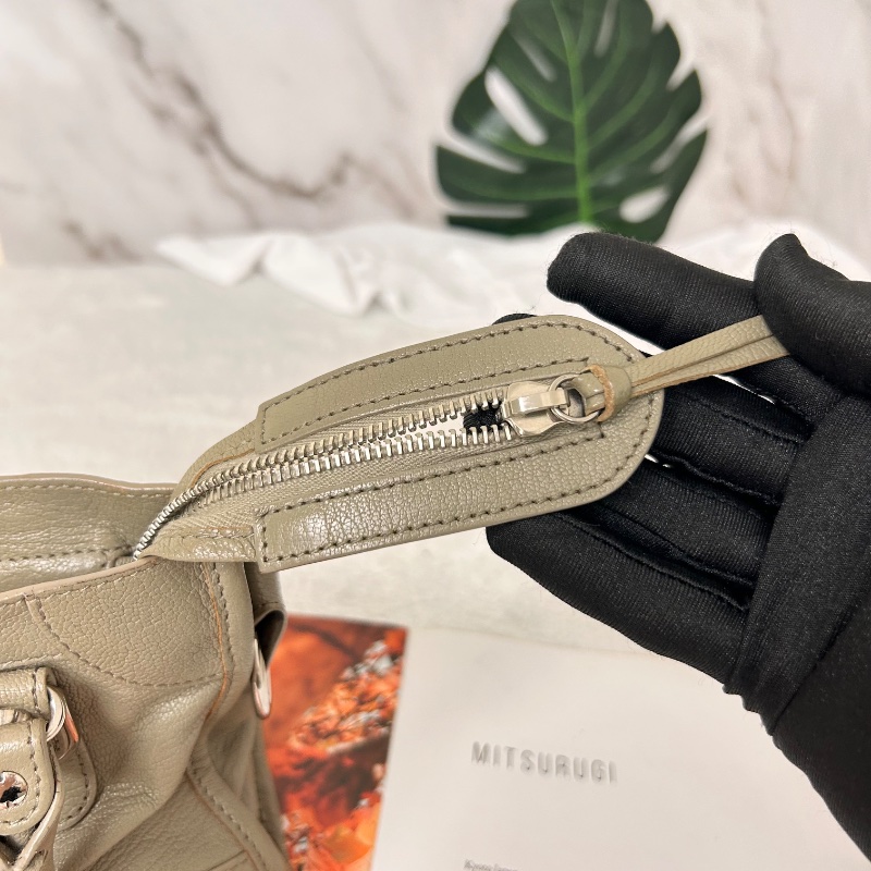 Balenciaga 迷你羊皮銀扣機車包-40