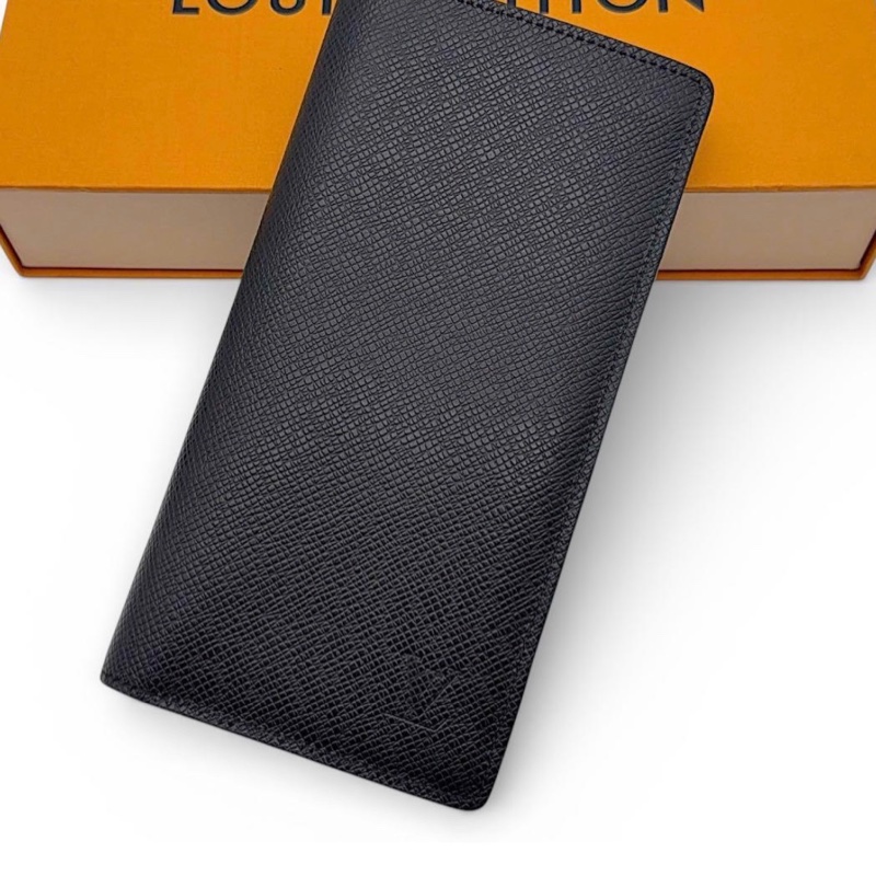 Louis Vuitton 路易威登Taiga系列Portefeuille Brazza長版皮夾-0