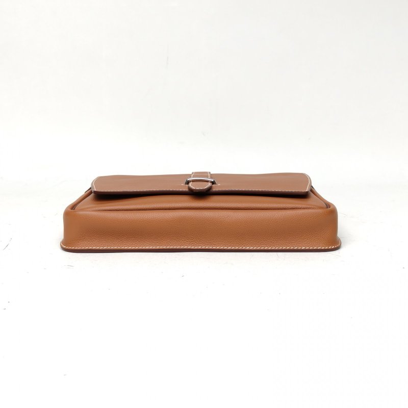 HERMES SteveLightJunior信差包金棕色EC皮Z刻銀扣肩背包-4