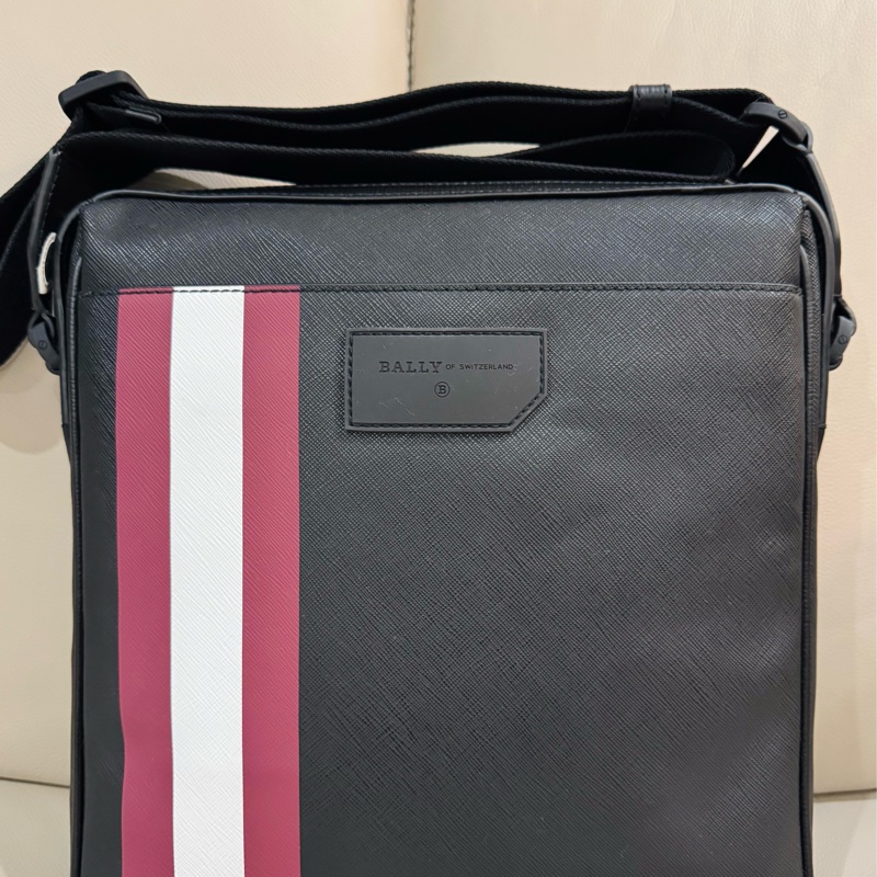 BALLY Mythos 經典條紋logo 男款黑色斜背包/全新閒置美品-1