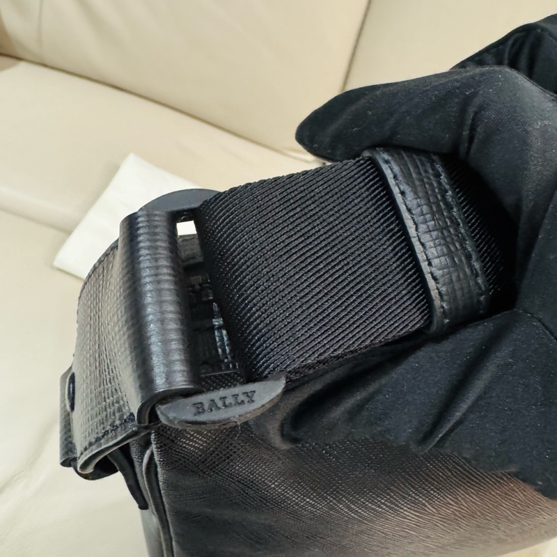 BALLY Mythos 經典條紋logo 男款黑色斜背包/全新閒置美品-5