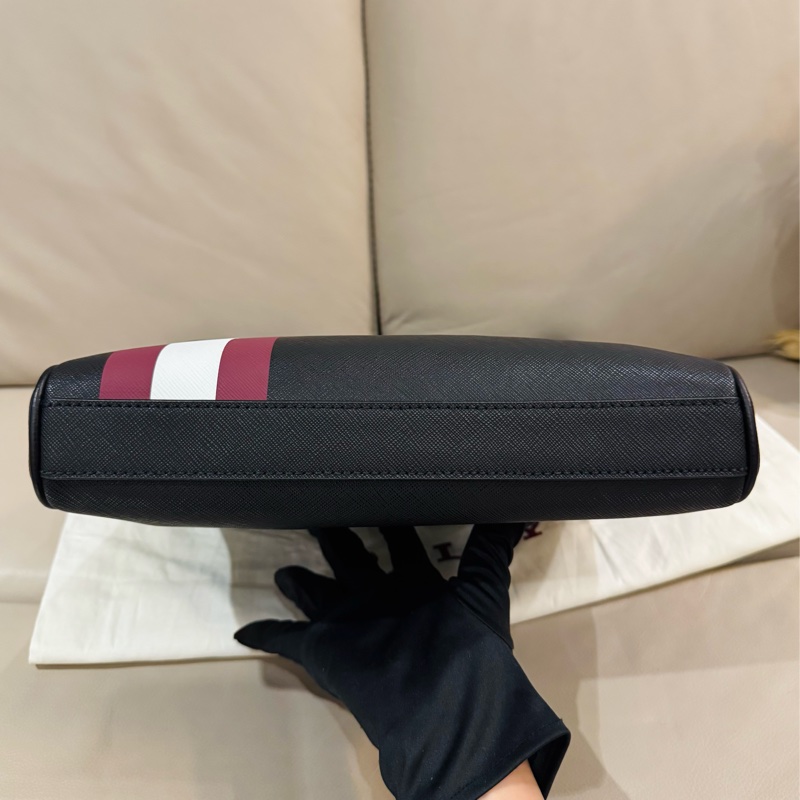 BALLY Mythos 經典條紋logo 男款黑色斜背包/全新閒置美品-6