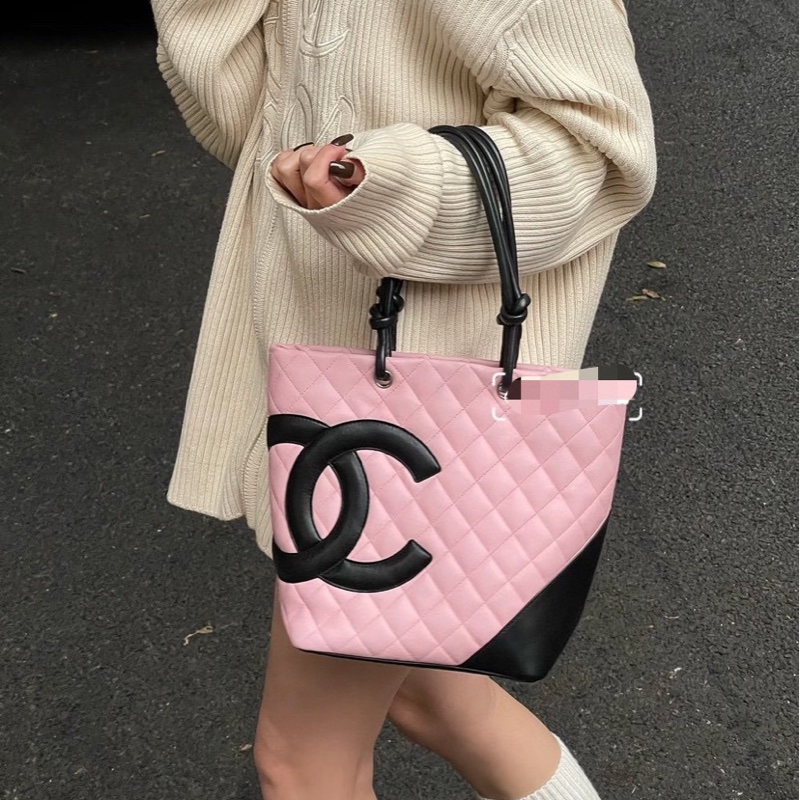 Chanel香奈兒blankpink粉色康鵬小號牛皮銀扣手提包 尺寸：25*20 年份：09開。-0
