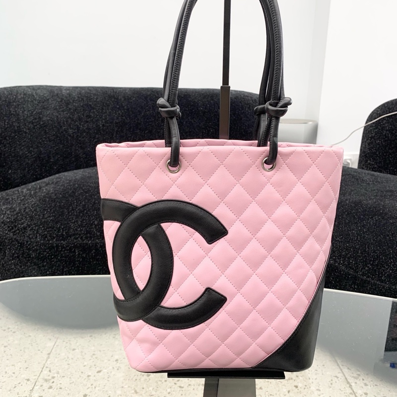 Chanel香奈兒blankpink粉色康鵬小號牛皮銀扣手提包 尺寸：25*20 年份：09開。-1