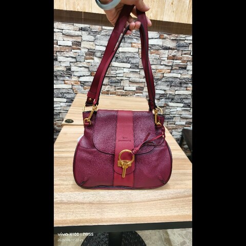 Chloé Lexa 經典酒紅荔枝紋小牛皮金屬插銷翻蓋斜背/肩揹包