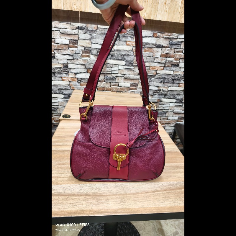 Chloé Lexa 經典酒紅荔枝紋小牛皮金屬插銷翻蓋斜背/肩揹包-0