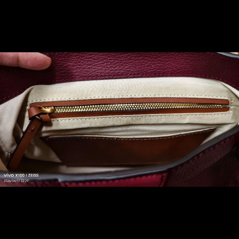 Chloé Lexa 經典酒紅荔枝紋小牛皮金屬插銷翻蓋斜背/肩揹包-9