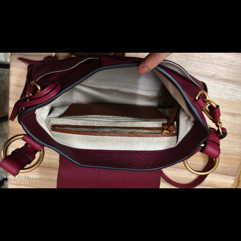 Chloé Lexa 經典酒紅荔枝紋小牛皮金屬插銷翻蓋斜背/肩揹包-10