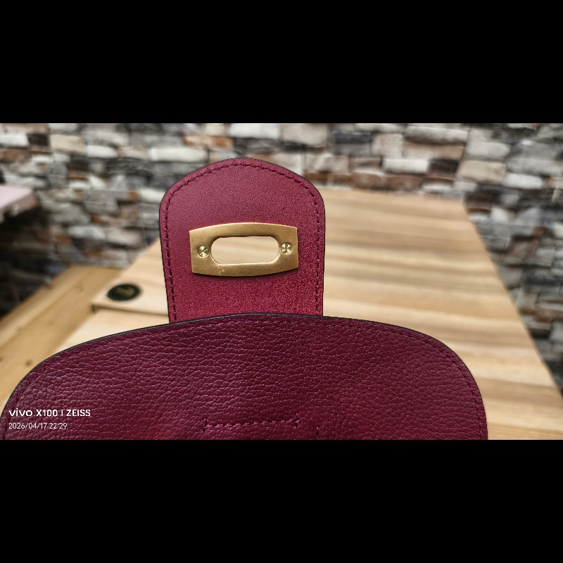 Chloé Lexa 經典酒紅荔枝紋小牛皮金屬插銷翻蓋斜背/肩揹包-13