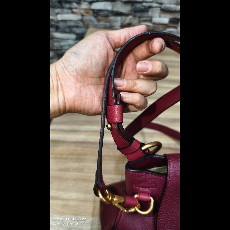 Chloé Lexa 經典酒紅荔枝紋小牛皮金屬插銷翻蓋斜背/肩揹包-15