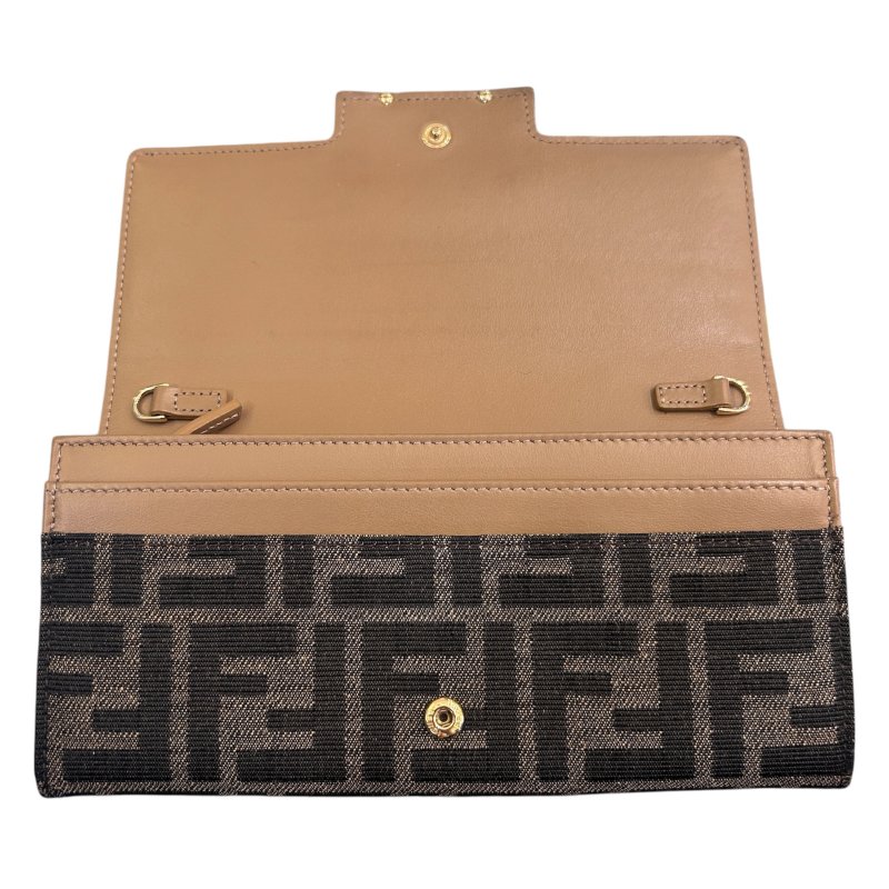 FENDI字紋提花布二折長夾斜背包-7