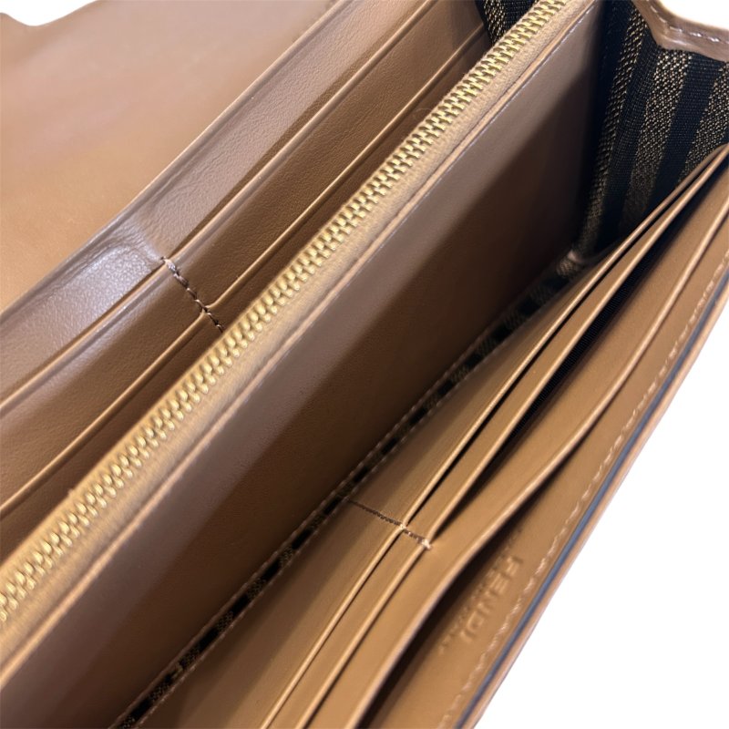 FENDI字紋提花布二折長夾斜背包-9