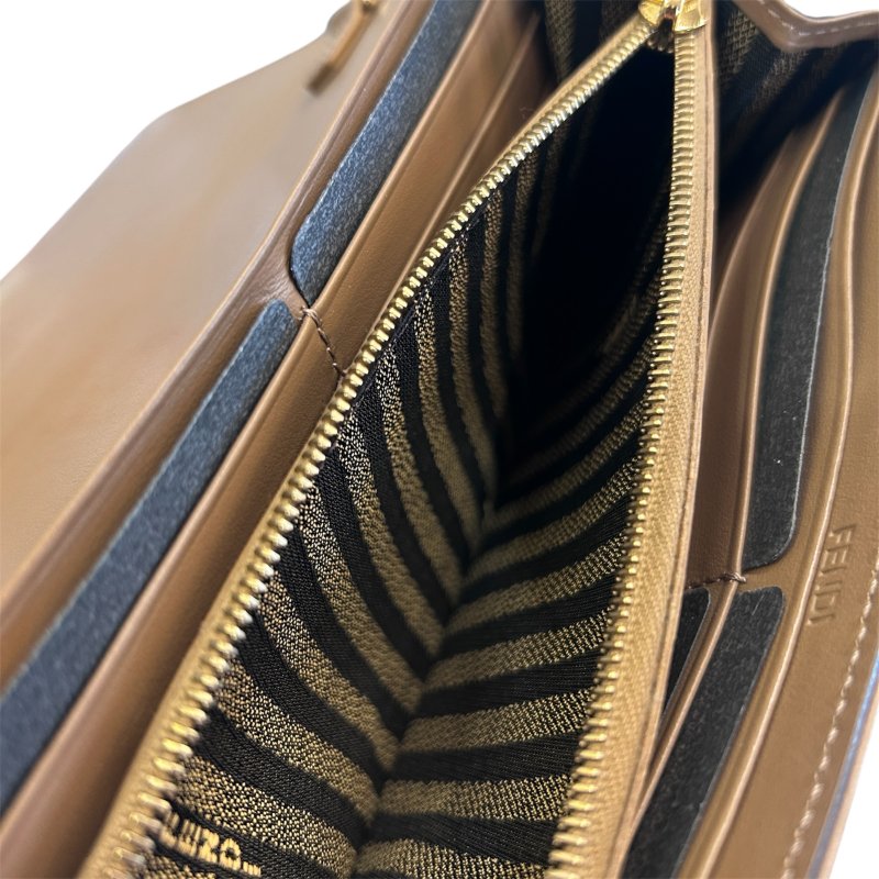 FENDI字紋提花布二折長夾斜背包-10