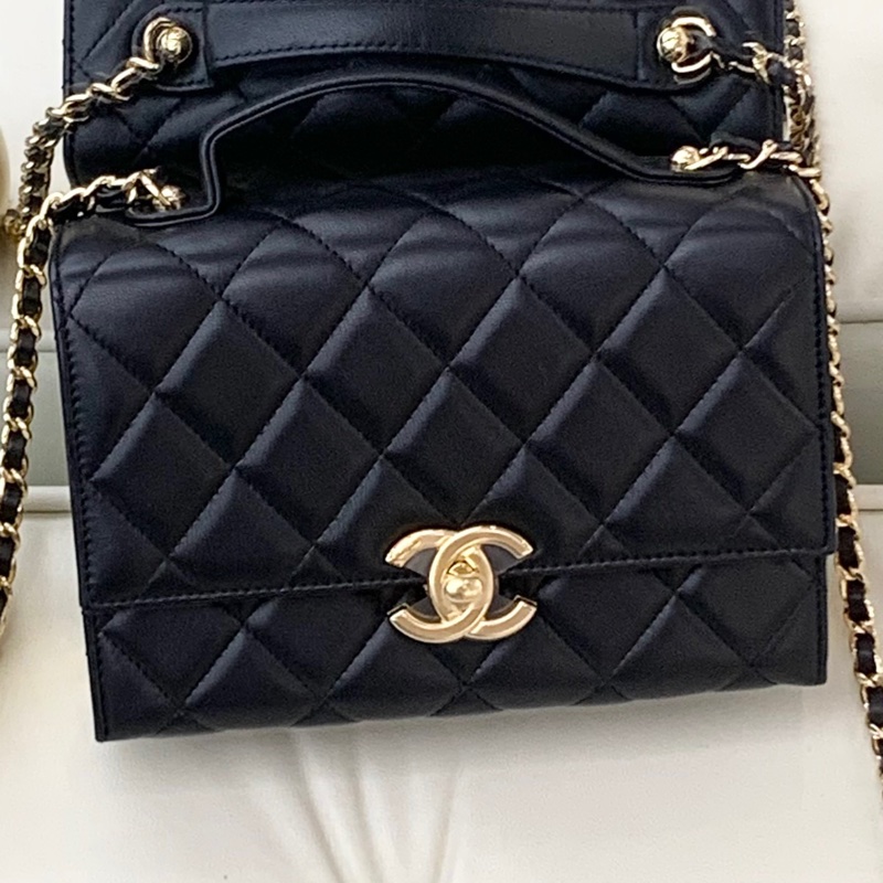 99新Chanel香奈兒 21K黑色羊皮鏡面金屬 盒子郵差單肩斜挎包  尺寸：12*17 年份:  芯片。-0