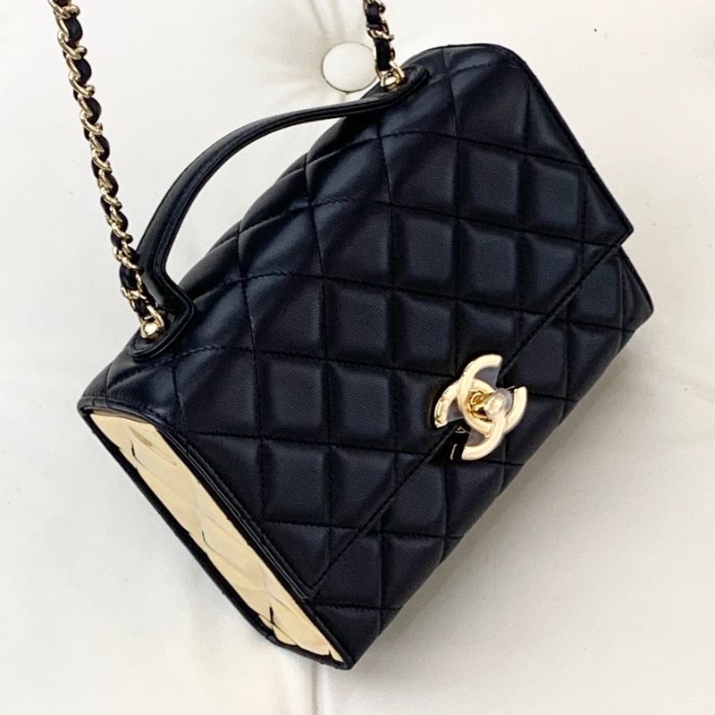 99新Chanel香奈兒 21K黑色羊皮鏡面金屬 盒子郵差單肩斜挎包  尺寸：12*17 年份:  芯片。-4