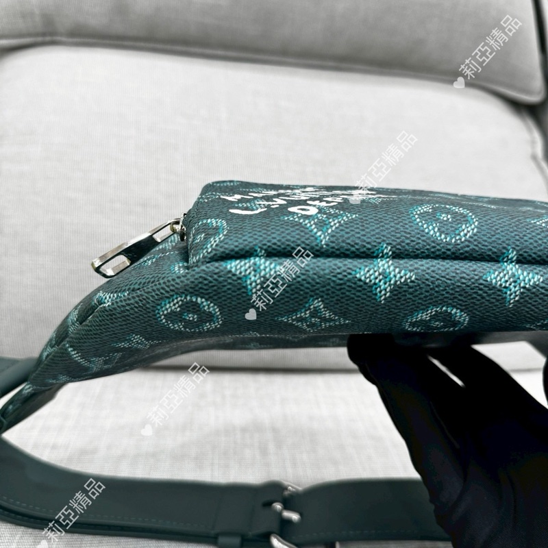 莉亞精品♡ Lv 狗爪胸包 綠 二手-5