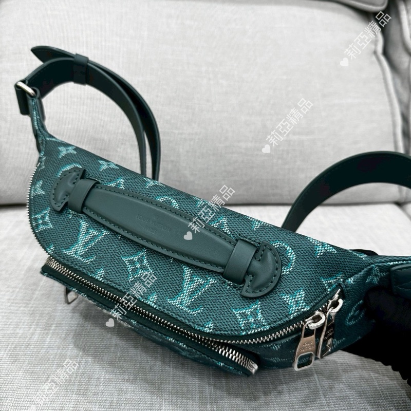 莉亞精品♡ Lv 狗爪胸包 綠 二手-7