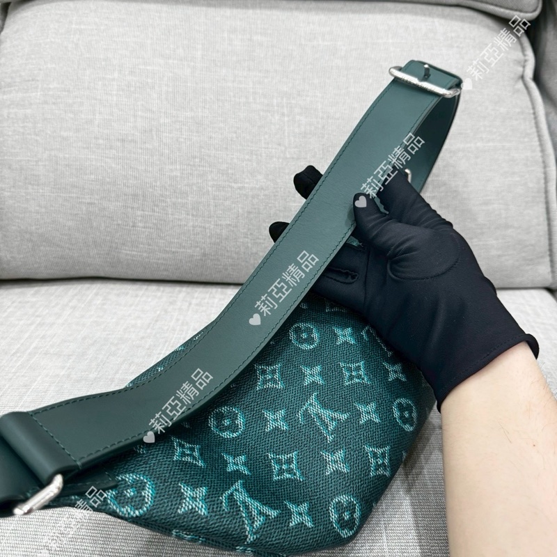 莉亞精品♡ Lv 狗爪胸包 綠 二手-8