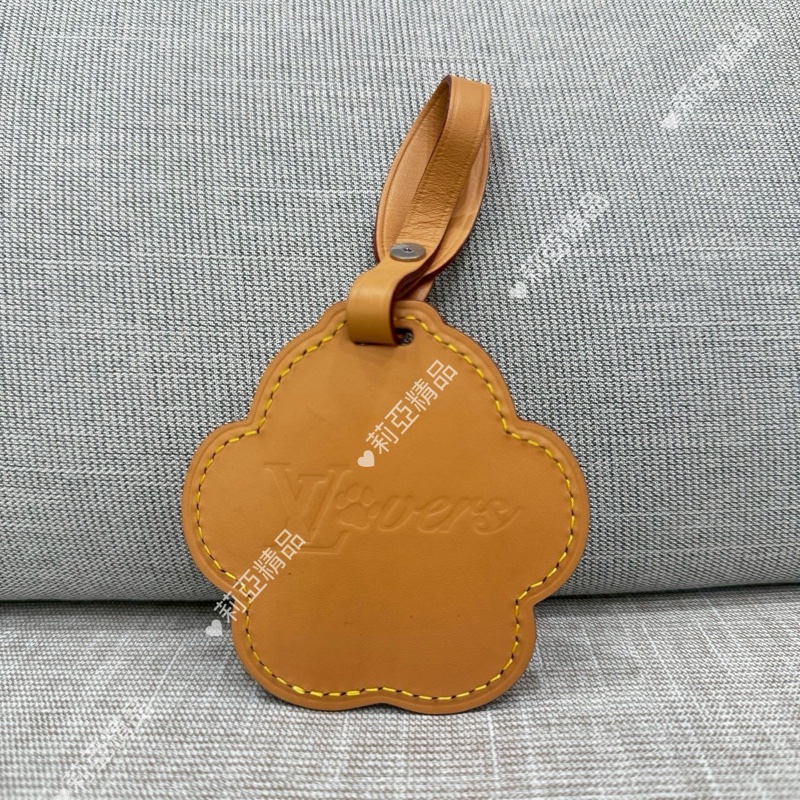 莉亞精品♡ Lv 狗爪胸包 綠 二手-13