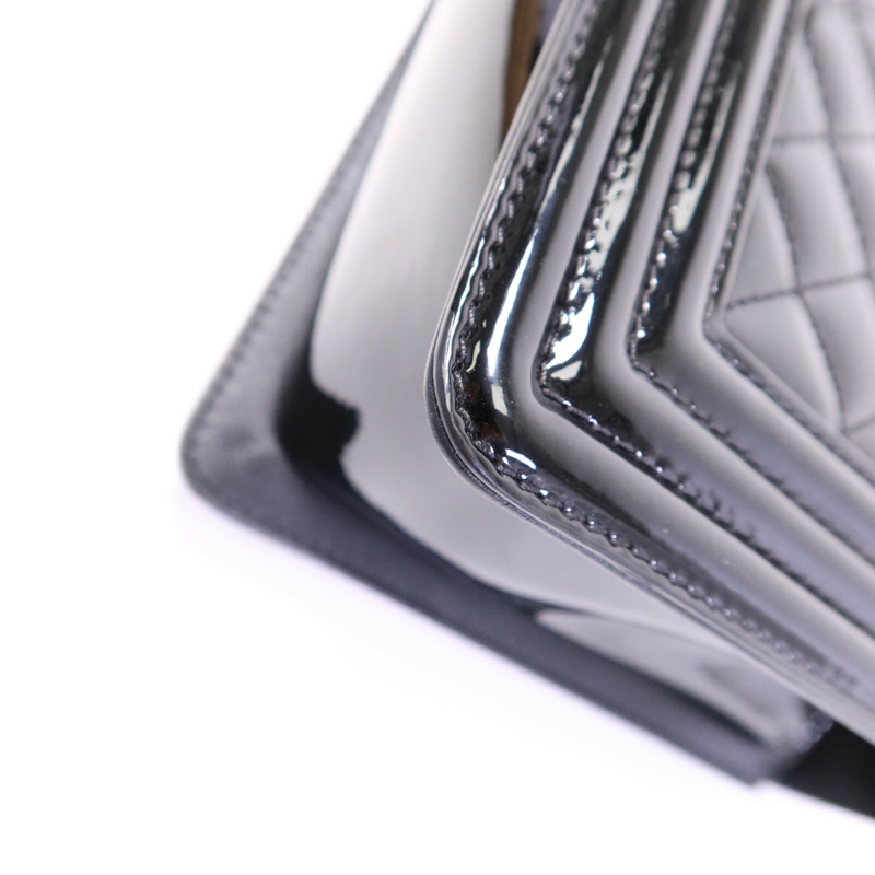 CHANEL 漆皮皮革Boy 28手挽肩背兩用袋-12