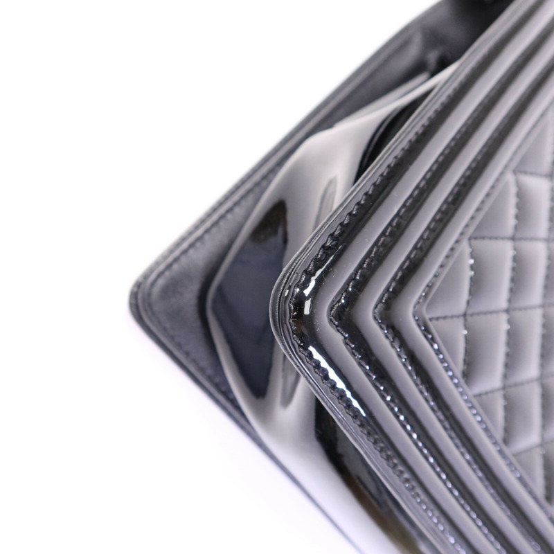 CHANEL 漆皮皮革Boy 28手挽肩背兩用袋-13