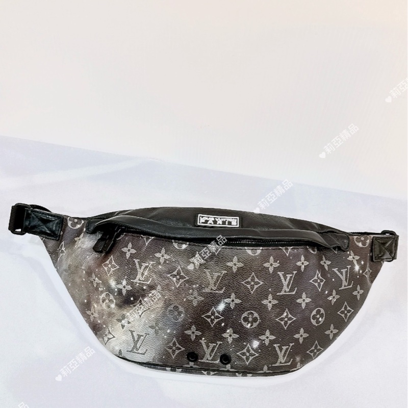 莉亞精品♡ LV 星空腰包 二手-1