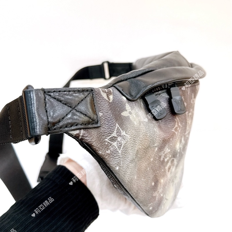 莉亞精品♡ LV 星空腰包 二手-3