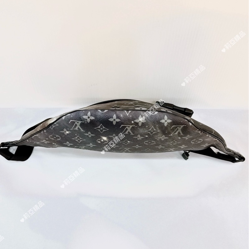 莉亞精品♡ LV 星空腰包 二手-6